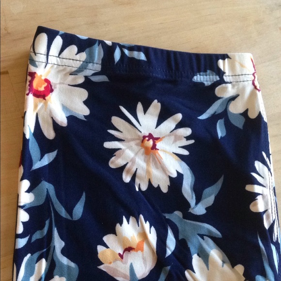 🎀FINAL PRICE🎀 ✨PLUS✨ Daisies Print Leggings - Picture 3 of 8